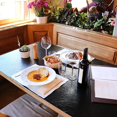 Sfazu Otel Poschiavo